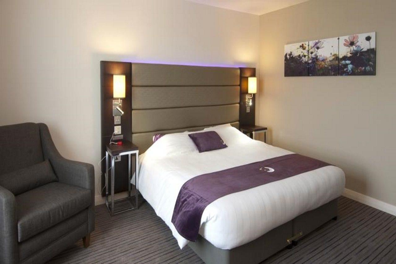 Premier Inn Bracknell Central Екстериор снимка