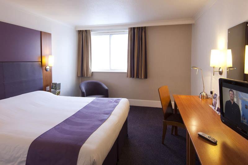 Premier Inn Bracknell Central Екстериор снимка